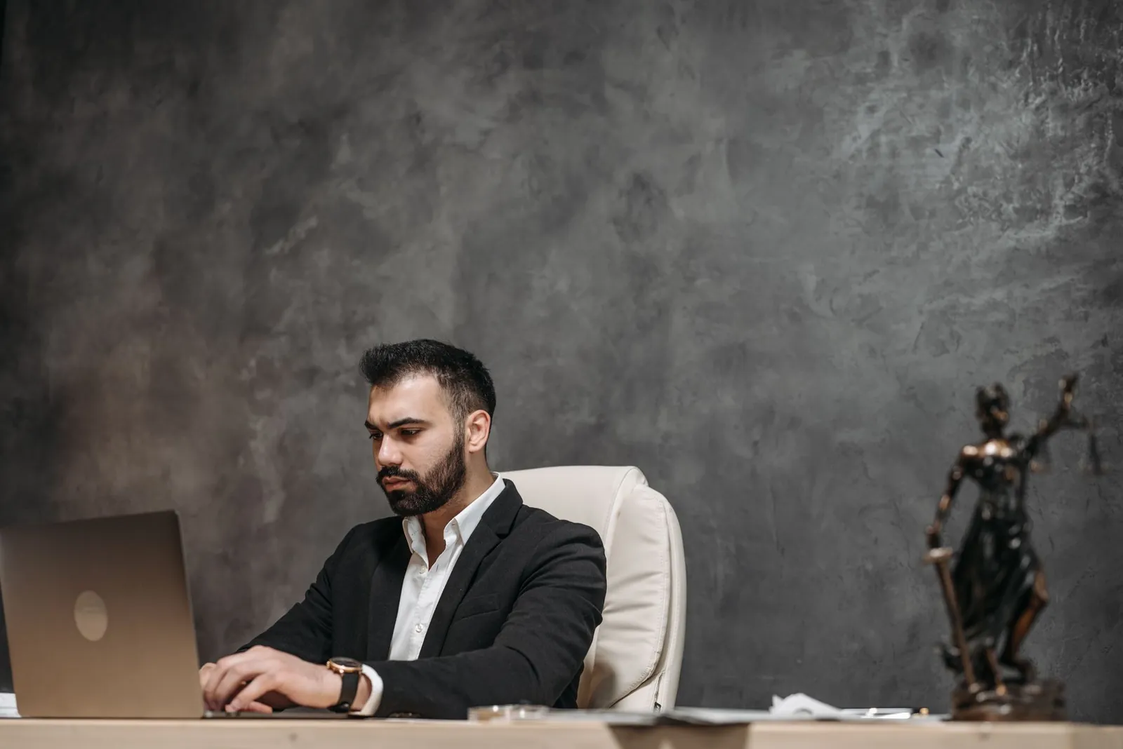 SEO local pour avocat : développer sa clientèle sur Google